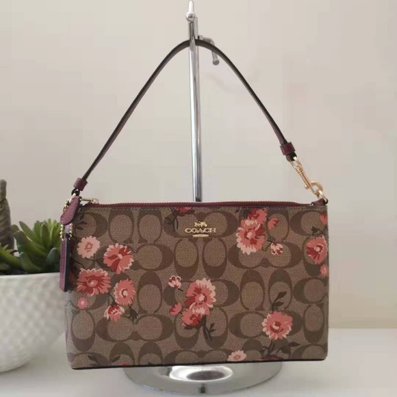 Coach Handbags - NWT COACH Lrg Wristlet 25 Pouch Coach Handbags - NWT COACH Lrg Wristlet 25 Pouch